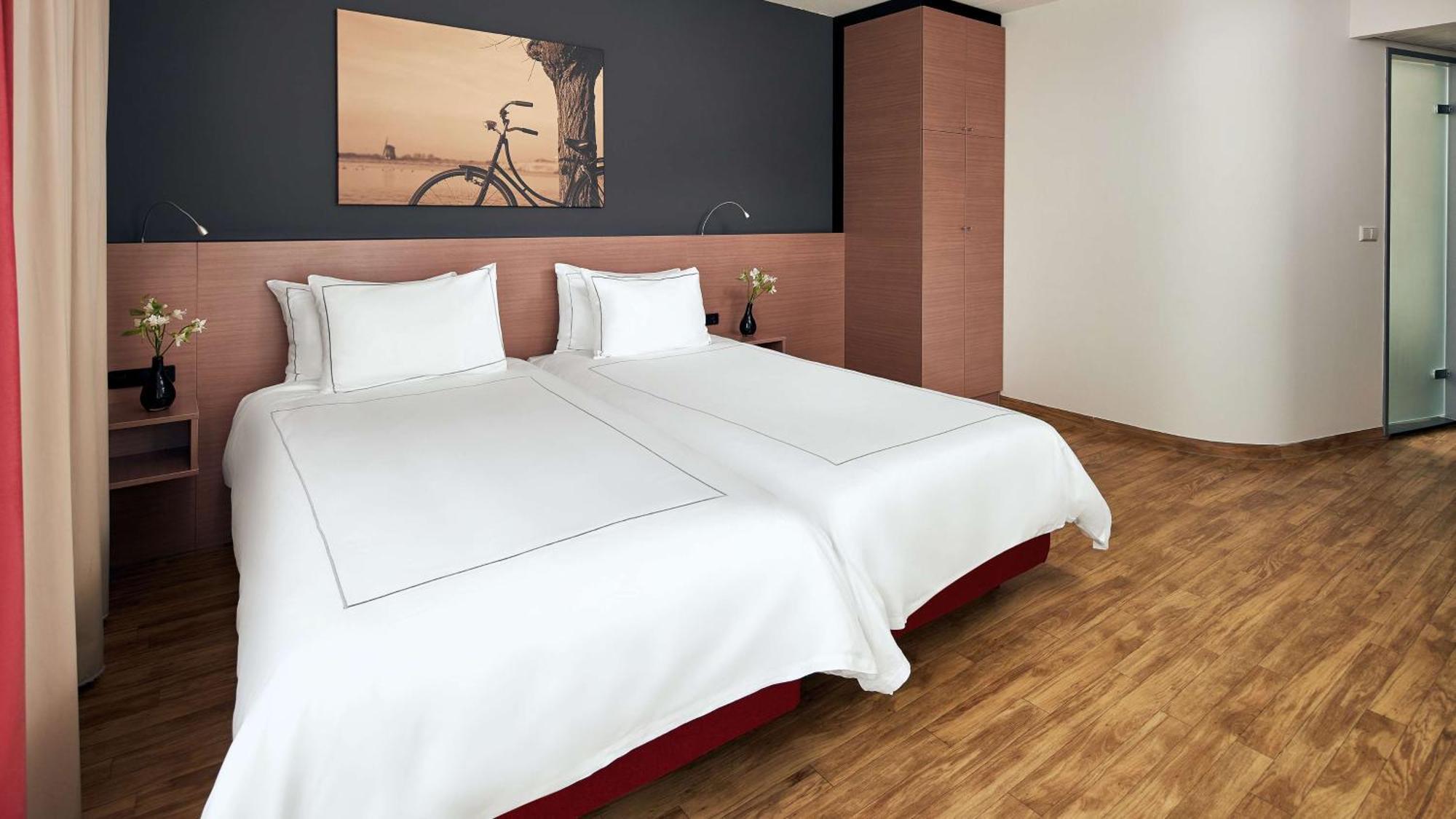 Hotel Park Plaza Amsterdam Airport Lijnden Esterno foto