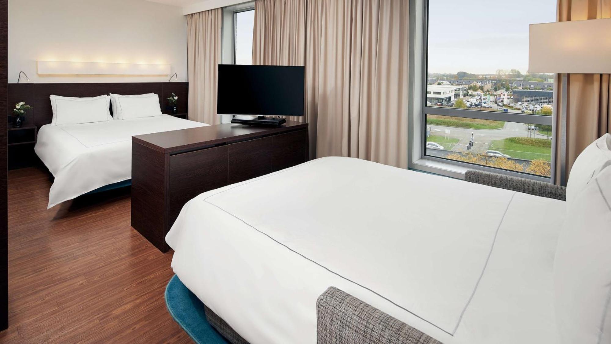 Hotel Park Plaza Amsterdam Airport Lijnden Esterno foto