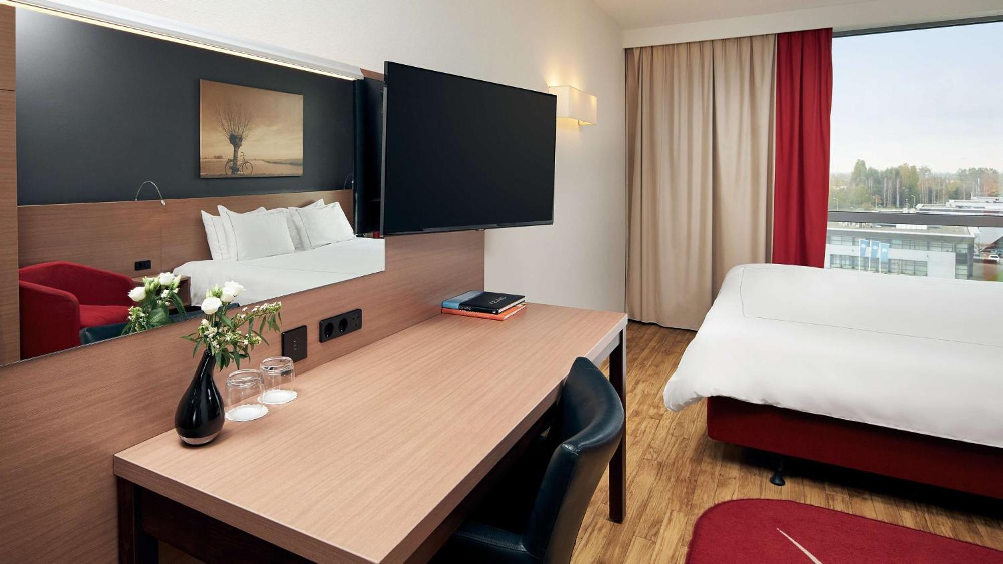 Hotel Park Plaza Amsterdam Airport Lijnden Esterno foto