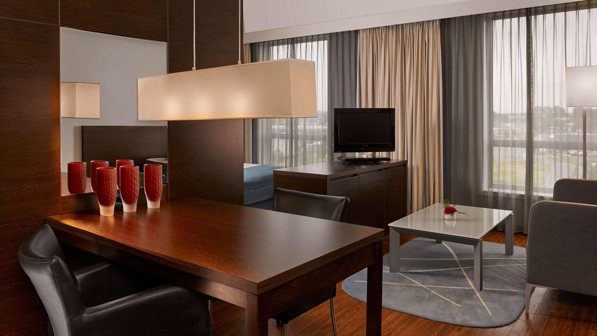 Hotel Park Plaza Amsterdam Airport Lijnden Esterno foto
