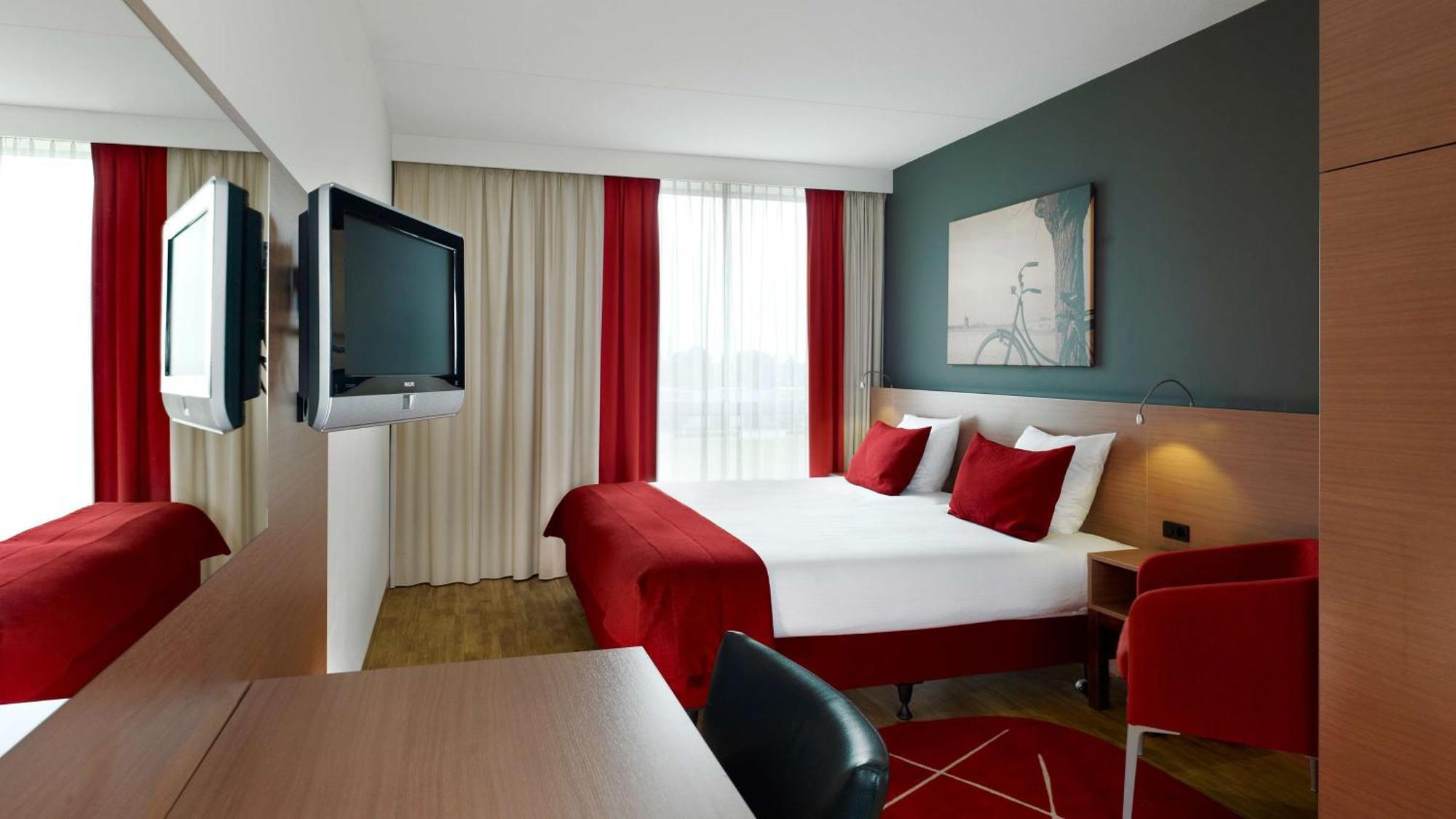 Hotel Park Plaza Amsterdam Airport Lijnden Esterno foto